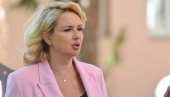 ДАРИЈА КИСИЋ ТЕПАВЧЕВИЋ ЧЕСТИТАЛА МАЛИШАНИМА: Нека сваки дан буде Дан детета! (ФОТО) ДАРИЈА КИСИЋ ТЕПАВЧЕВИЋ ЧЕСТИТАЛА МАЛИШАНИМА: Нека сваки дан буде Дан детета! (ФОТО)
