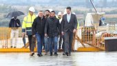 МОМИРОВИЋ ОБИШАО МОСТ НА САВИ: Једанаест нових локалних путева за Шабац (ФОТО) МОМИРОВИЋ ОБИШАО МОСТ НА САВИ: Једанаест нових локалних путева за Шабац (ФОТО)