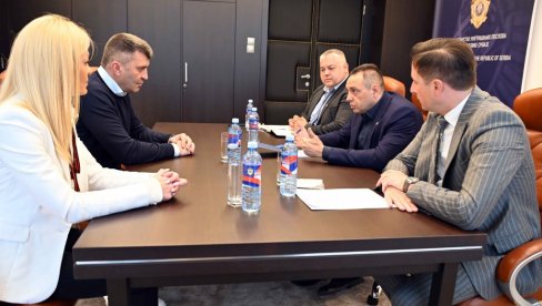 MINISTAR VULIN: Objekti Pošte Srbije bezbedni - Građani Srbije mogu da budu mirni i spokojni MINISTAR VULIN: Objekti Pošte Srbije bezbedni - Građani Srbije mogu da budu mirni i spokojni
