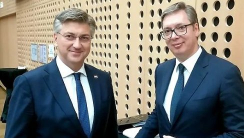 КРАТАК СУСРЕТ: Вучић са Пленковићем на Самиту лидера Европске уније и Западног Балкана КРАТАК СУСРЕТ: Вучић са Пленковићем на Самиту лидера Европске уније и Западног Балкана