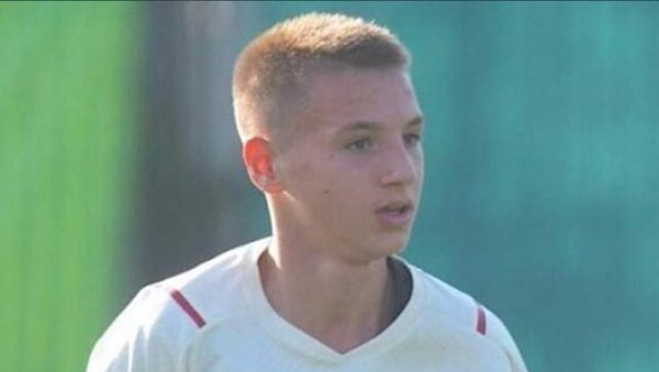 ДЕТЕ С ДРУГЕ ПЛАНЕТЕ: Клинац дао 483 гола за подмладак Милана, а онда су га пустили да игра са старијима... (ВИДЕО) ДЕТЕ С ДРУГЕ ПЛАНЕТЕ: Клинац дао 483 гола за подмладак Милана, а онда су га пустили да игра са старијима... (ВИДЕО)