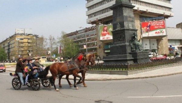 ПЕСНИЧКИ ФИЈАКЕР У КРУШЕВЦУ: Традиционална манифестација обележава 20 година постојања ПЕСНИЧКИ ФИЈАКЕР У КРУШЕВЦУ: Традиционална манифестација обележава 20 година постојања