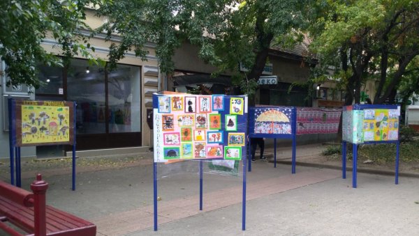 ДЕЧИЈА НЕДЕЉА У ПОЖАРЕВЦУ: На Старом корзоу отворена изложба радова малишана из вртића ДЕЧИЈА НЕДЕЉА У ПОЖАРЕВЦУ: На Старом корзоу отворена изложба радова малишана из вртића