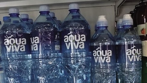 МАЛА ВОДА ОД ВЕЛИКЕ СКУПЉА: Потрошачи сматрају да их трговци већ годинама деру на продаји воде у боцама од пола литра МАЛА ВОДА ОД ВЕЛИКЕ СКУПЉА: Потрошачи сматрају да их трговци већ годинама деру на продаји воде у боцама од пола литра