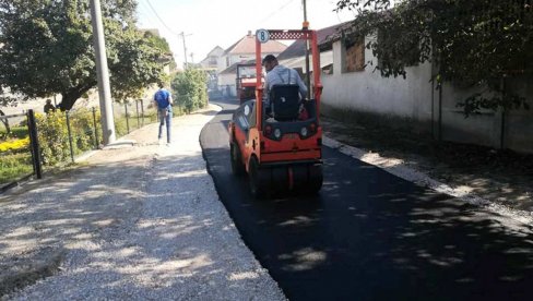 ASFALTIRANJE U NEKOLIKO PARAĆINSKIH SELA: Nove kolovoze dobile ulice u Šavcu, Čepuru i četiri podjuhorska sela ASFALTIRANJE U NEKOLIKO PARAĆINSKIH SELA: Nove kolovoze dobile ulice u Šavcu, Čepuru i četiri podjuhorska sela