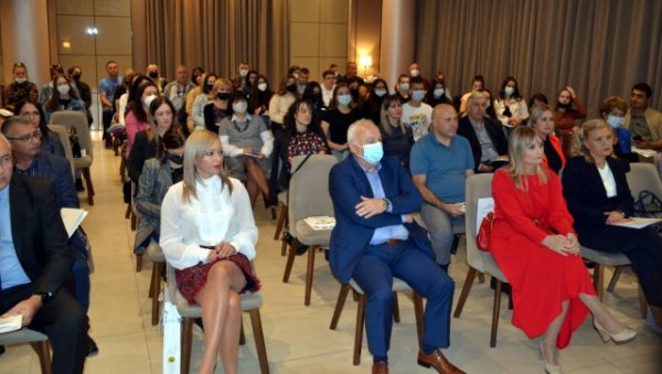 ЧИСТЕ СА КОМШИЈАМА: Прекогранична сарадња Врањанаца и Северне Македоније ЧИСТЕ СА КОМШИЈАМА: Прекогранична сарадња Врањанаца и Северне Македоније