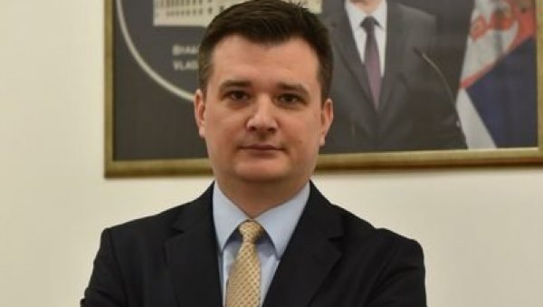 ЗАГОР ЗА ОПУШТАЊЕ: Миленко Јованов за празнике уживао уз омиљени стрип