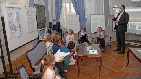 DA SE ČUJE I NJIHOV GLAS: Gradonačelnik Zrenjanina povodom Dečje nedelje ugostio predškolce (FOTO) DA SE ČUJE I NJIHOV GLAS: Gradonačelnik Zrenjanina povodom Dečje nedelje ugostio predškolce (FOTO)