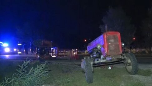 TRAKTOR PRESEČEN NA POLA, VOZAČ POGINUO: Detalji teške saobraćajne nesreće kod Obrenovca, folksvagen preticanjem izazvao tragediju! (VIDEO) TRAKTOR PRESEČEN NA POLA, VOZAČ POGINUO: Detalji teške saobraćajne nesreće kod Obrenovca, folksvagen preticanjem izazvao tragediju! (VIDEO)