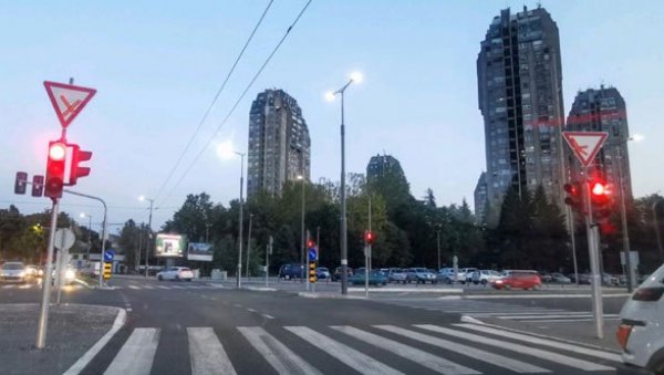 ПРЕЦРТАНО УСТУПАЊЕ ПРВЕНСТВА ПРОЛАЗА : После писања Новости измена на углу Црнотравске и Бахтијара Вагабзадеа ПРЕЦРТАНО УСТУПАЊЕ ПРВЕНСТВА ПРОЛАЗА : После писања Новости измена на углу Црнотравске и Бахтијара Вагабзадеа