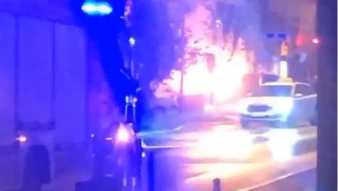 БУКТИЊА У НОВОМ САДУ: Запаљена два скупоцена аутомобила, пламен их прогутао за минут (ВИДЕО) БУКТИЊА У НОВОМ САДУ: Запаљена два скупоцена аутомобила, пламен их прогутао за минут (ВИДЕО)