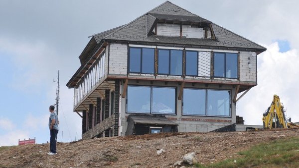 ДОНЕТА ПРЕСУДА ЗА ПАНЧИЋЕВ ВРХ: Инвеститорка осуђена у најпознатијем случају дивље градње у Србији ДОНЕТА ПРЕСУДА ЗА ПАНЧИЋЕВ ВРХ: Инвеститорка осуђена у најпознатијем случају дивље градње у Србији