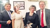 ШПИЈУНКА, ПОГЛЕД ИЗА СЦЕНЕ: Шан Меклауд, амбасадорка Велике Британије ШПИЈУНКА, ПОГЛЕД ИЗА СЦЕНЕ: Шан Меклауд, амбасадорка Велике Британије