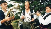 СПОМЕНИК СРПСКОЈ ТРУБИ: У Ужицу свечано откривена бронзана статуа чувеног музичара Милована Мића Петровића (ФОТО) СПОМЕНИК СРПСКОЈ ТРУБИ: У Ужицу свечано откривена бронзана статуа чувеног музичара Милована Мића Петровића (ФОТО)