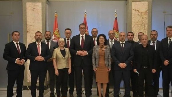 БОРБА ПРЕПУНА ИЗАЗОВА: Иван Стоилковић - „Користим прилику да пожелим успех Српској листи на предстојећим локалним изборима” БОРБА ПРЕПУНА ИЗАЗОВА: Иван Стоилковић - „Користим прилику да пожелим успех Српској листи на предстојећим локалним изборима”