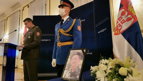 ПОСЛЕДЊИ ОПРОШТАЈ ОД ЗОРАНА СТАНКОВИЋА: Одржана комеморација легендарном лекару у Дому војске (ВИДЕО) ПОСЛЕДЊИ ОПРОШТАЈ ОД ЗОРАНА СТАНКОВИЋА: Одржана комеморација легендарном лекару у Дому војске (ВИДЕО)