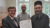 САРАДЊА СА ХИЛАНДАРОМ: Директор Земунске гимназије потписао уговор са игуманом српске светиње