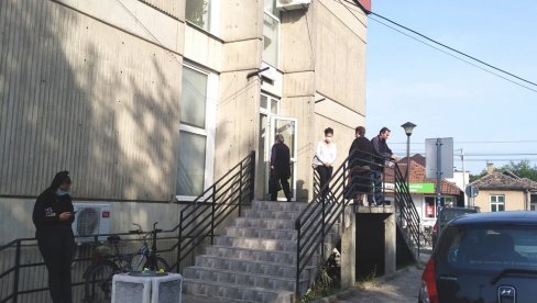 LEPA VEST IZ KOVID AMBULANTE U PARAĆINU: Juče za četvrtinu manje pregleda, raste broj vakcinisanih LEPA VEST IZ KOVID AMBULANTE U PARAĆINU: Juče za četvrtinu manje pregleda, raste broj vakcinisanih