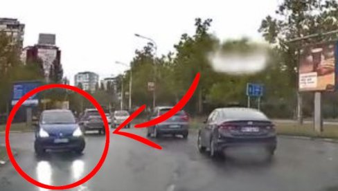 ЗАПАЊУЈУЋИ СНИМАК СА НОВОГ БЕОГРАДА: У супротном смеру кроз кружни ток, возачи нису могли да верују шта виде (ВИДЕО) ЗАПАЊУЈУЋИ СНИМАК СА НОВОГ БЕОГРАДА: У супротном смеру кроз кружни ток, возачи нису могли да верују шта виде (ВИДЕО)