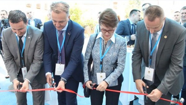 ЗА ЛАКШЕ ПОСЛОВАЊЕ ПРИВРЕДНИКА: Инвестиционо-развојна банка Републике Српске отворила своју пословницу у Требињу ЗА ЛАКШЕ ПОСЛОВАЊЕ ПРИВРЕДНИКА: Инвестиционо-развојна банка Републике Српске отворила своју пословницу у Требињу