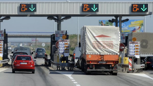 ОВОГ ВИКЕНДА ВЕЋЕ САОБРАЋАЈНЕ ГУЖВЕ: Појачан рад на наплатним станицама