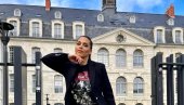 ВРЕЛА КАЈА У ХОТЕЛСКОЈ СОБИ: Певачица позирала у минијатурном бикинију ВРЕЛА КАЈА У ХОТЕЛСКОЈ СОБИ: Певачица позирала у минијатурном бикинију
