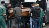 ТУГА СЕ НАДВИЛА НАД ВРЊАЧКОМ БАЊОМ: Сахрањена породиља Ана, лекари се боре за живот бебе ТУГА СЕ НАДВИЛА НАД ВРЊАЧКОМ БАЊОМ: Сахрањена породиља Ана, лекари се боре за живот бебе