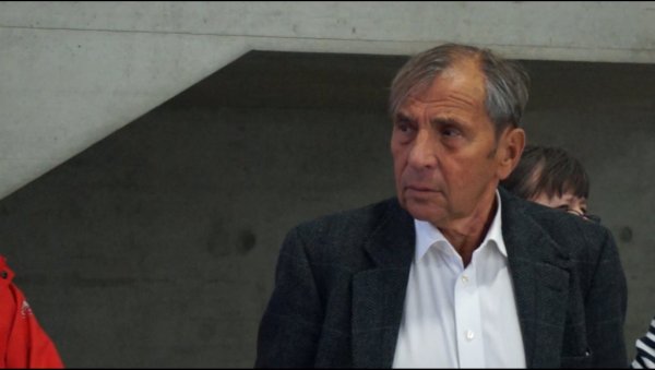 КАКО МИ ЈЕ ЖИВОТ СПАСЛО ГАЂЕЊЕ ПРЕМА КЕЉУ? Јован Рајс, унук и наследник чувеног књижара и издавача Геце Кона за Новости КАКО МИ ЈЕ ЖИВОТ СПАСЛО ГАЂЕЊЕ ПРЕМА КЕЉУ? Јован Рајс, унук и наследник чувеног књижара и издавача Геце Кона за Новости