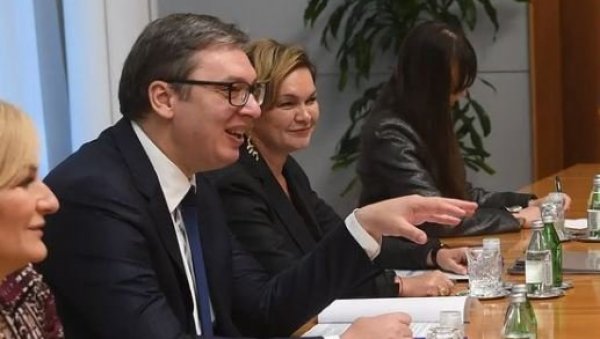 ВУЧИЋ СЕ САСТАО СА НАРАЈАНОМ КХАДКОМ: Председник разговарао са шефом дипломатије Непала (ФОТО) ВУЧИЋ СЕ САСТАО СА НАРАЈАНОМ КХАДКОМ: Председник разговарао са шефом дипломатије Непала (ФОТО)