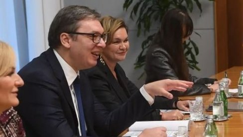 ВУЧИЋ СЕ САСТАО СА НАРАЈАНОМ КХАДКОМ: Председник разговарао са шефом дипломатије Непала (ФОТО) ВУЧИЋ СЕ САСТАО СА НАРАЈАНОМ КХАДКОМ: Председник разговарао са шефом дипломатије Непала (ФОТО)