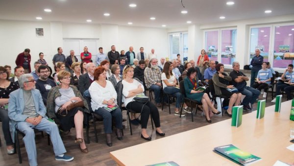 21. ЛИТЕРАРНИ КОНКУРС БАНАТСКО ПЕРО: У Зборнику за штампање 20 прича, 43 песме и 38 афоризама 21. ЛИТЕРАРНИ КОНКУРС БАНАТСКО ПЕРО: У Зборнику за штампање 20 прича, 43 песме и 38 афоризама