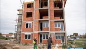 УСЕЉЕЊЕ НА ПРОЛЕЋЕ: Зидарски радови на згради за избеглице у завршној фази УСЕЉЕЊЕ НА ПРОЛЕЋЕ: Зидарски радови на згради за избеглице у завршној фази