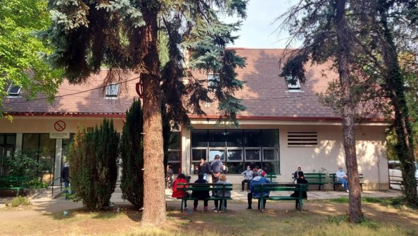 КОРОНА У ПЧИЊСКОМ ОКРУГУ: Више отпуста него пријема, после дужег времена нема преминулих у врањским ковид болницама КОРОНА У ПЧИЊСКОМ ОКРУГУ: Више отпуста него пријема, после дужег времена нема преминулих у врањским ковид болницама