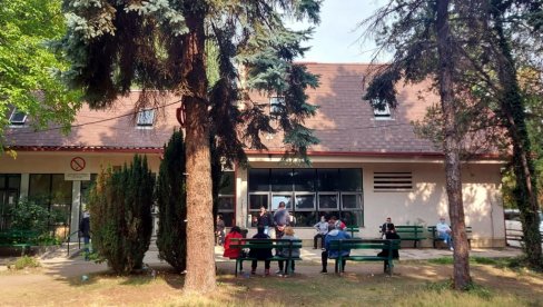 KORONA U PČINJSKOM OKRUGU: Više otpusta nego prijema, posle dužeg vremena nema preminulih u vranjskim kovid bolnicama KORONA U PČINJSKOM OKRUGU: Više otpusta nego prijema, posle dužeg vremena nema preminulih u vranjskim kovid bolnicama