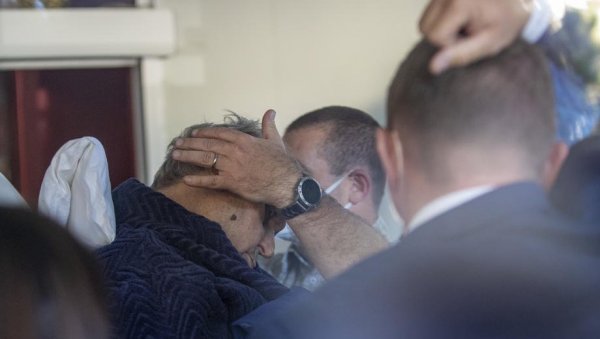 (УЗНЕМИРУЈУЋИ ВИДЕО) ЗЕМАН СЕ НЕ ПОМЕРА: Чешки лидер и српски пријатељ се бори за живот (УЗНЕМИРУЈУЋИ ВИДЕО) ЗЕМАН СЕ НЕ ПОМЕРА: Чешки лидер и српски пријатељ се бори за живот