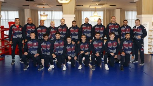 ПОСЛЕ РАТНЕ АВАНТУРЕ: Боксери Србије из Русије стигли у Београд - коначно!