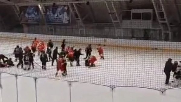 ЦРВЕНО-БЕЛИ СЕ ОПРОСТИЛИ ОД ЕВРОПЕ: Хокејаши Црвене звезде нису успели да изборе трећу рунду Континентал купа ЦРВЕНО-БЕЛИ СЕ ОПРОСТИЛИ ОД ЕВРОПЕ: Хокејаши Црвене звезде нису успели да изборе трећу рунду Континентал купа