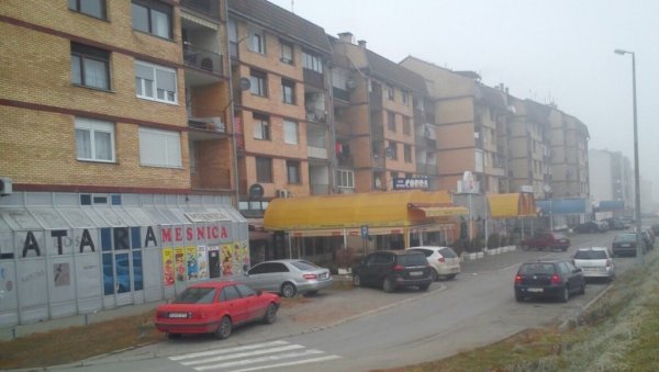 УЖАС У ДЕРВЕНТИ: Са балкона партнеркиног стана пао на бетон, па га претукли бивши супруг и син жене УЖАС У ДЕРВЕНТИ: Са балкона партнеркиног стана пао на бетон, па га претукли бивши супруг и син жене