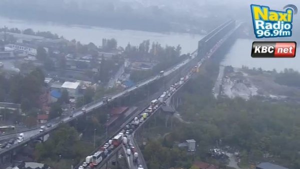 ВЕЛИКИ ЛАНЧАНИ СУДАР НА ПАНЧЕВЦУ: Двоје деце повређено, у несрећи учествовало седам возила! ВЕЛИКИ ЛАНЧАНИ СУДАР НА ПАНЧЕВЦУ: Двоје деце повређено, у несрећи учествовало седам возила!