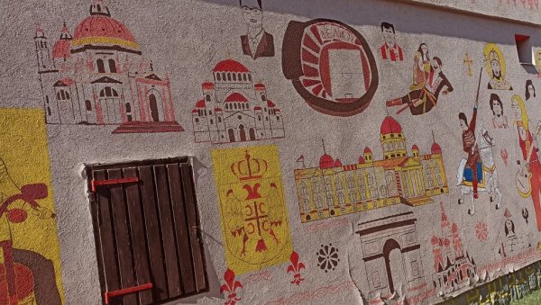 ФАСАДУ ПРЕТВОРИО У ГАЛЕРИЈУ: Горан Бубњевић из Темерина креативно искористио време ограниченог кретања ФАСАДУ ПРЕТВОРИО У ГАЛЕРИЈУ: Горан Бубњевић из Темерина креативно искористио време ограниченог кретања