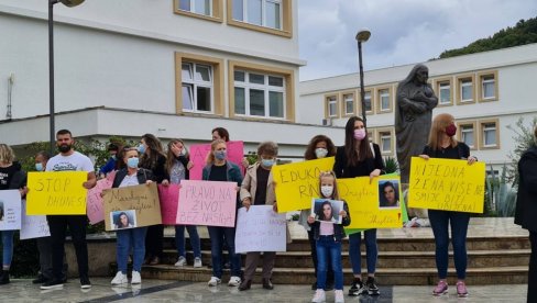 VELIKI PROTEST U ULCINJU: Građani traže institucionalnu odgovornost za izgubljeni život mlade Šejle VELIKI PROTEST U ULCINJU: Građani traže institucionalnu odgovornost za izgubljeni život mlade Šejle