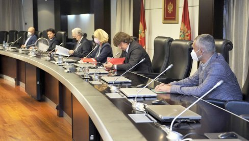 ДРИТАНОВИ ДРЖЕ ВЕЋИНУ КАО ТАОЦЕ: Одлагање реконструкције Владе унедоглед због условљавања Абазовићевих кадрова ДРИТАНОВИ ДРЖЕ ВЕЋИНУ КАО ТАОЦЕ: Одлагање реконструкције Владе унедоглед због условљавања Абазовићевих кадрова