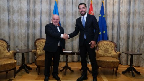 MINISTAR TOMISLAV MOMIROVIĆ: Ubrzani radovi na gradilištima Azvirta, most na Savi završavamo šest meseci pre roka MINISTAR TOMISLAV MOMIROVIĆ: Ubrzani radovi na gradilištima Azvirta, most na Savi završavamo šest meseci pre roka