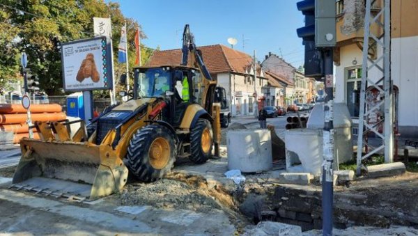 ОДВОД ЗА 30 УЛИЦА У ЗЕМУНСКОМ ЈЕЗГРУ: Почела изградња фекалне мреже у општини на Дунаву ОДВОД ЗА 30 УЛИЦА У ЗЕМУНСКОМ ЈЕЗГРУ: Почела изградња фекалне мреже у општини на Дунаву
