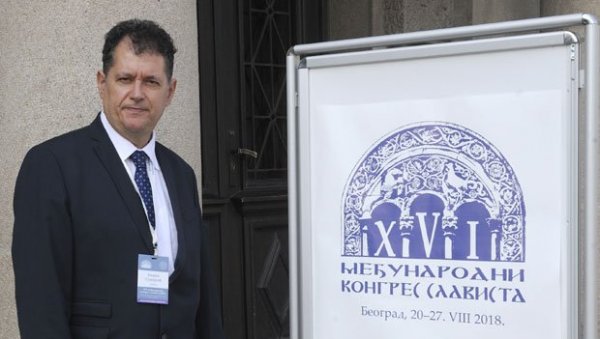 ШКОЛСТВО ЋЕ САЧУВАТИ САМО СУШТИНСКО ЗНАЊЕ: Поводом декларација о статусу српског језика и канону српске књижевности ШКОЛСТВО ЋЕ САЧУВАТИ САМО СУШТИНСКО ЗНАЊЕ: Поводом декларација о статусу српског језика и канону српске књижевности