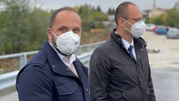 КАНДИДАТ СРПСКЕ ЛИСТЕ ЗА ГРАДОНАЧЕЛНИКА: Радојевић обишао мост који повезује Митровицу са путем Приштина-Рашка КАНДИДАТ СРПСКЕ ЛИСТЕ ЗА ГРАДОНАЧЕЛНИКА: Радојевић обишао мост који повезује Митровицу са путем Приштина-Рашка