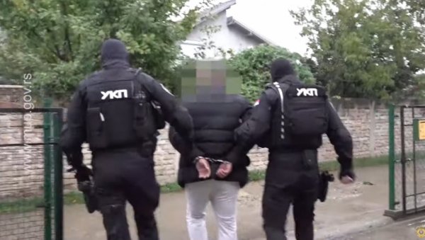 РАЗБИЈЕНА КРИМИНАЛНА ГРУПА У БЕОГРАДУ: Инвалида седам година терали да просјачи за њих! РАЗБИЈЕНА КРИМИНАЛНА ГРУПА У БЕОГРАДУ: Инвалида седам година терали да просјачи за њих!