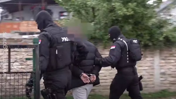 РАНИЈЕ НАЈАВЉИВАО САМОУБИСТВО: Задржан Краљевчанин М. М: (69) који је у ТВ програму уживо најавио убиство жене и ћерке РАНИЈЕ НАЈАВЉИВАО САМОУБИСТВО: Задржан Краљевчанин М. М: (69) који је у ТВ програму уживо најавио убиство жене и ћерке
