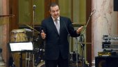НЕСВРСТАНИ СЕ УХВАТИЛИ У КОЛО: „Новости“ откривају како је изгледала вечера за госте у Скупштини Србије (ВИДЕО)