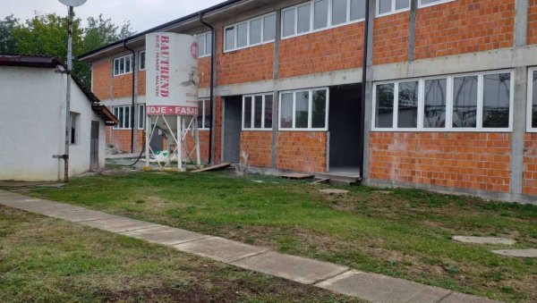 ОДМИЧУ РАДОВИ НА РАДИОНИЦИ: Техничка школа у Бијељини ускоро добија нови простор за практичну наставу (ФОТО) ОДМИЧУ РАДОВИ НА РАДИОНИЦИ: Техничка школа у Бијељини ускоро добија нови простор за практичну наставу (ФОТО)